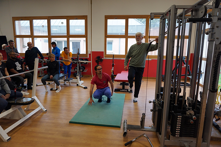 Session pratique en salle de musculation